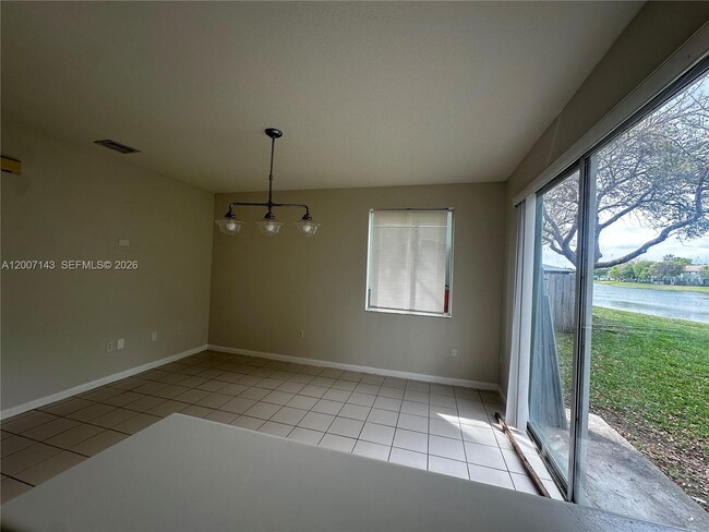 Building Photo - 2912 SE 15th Rd