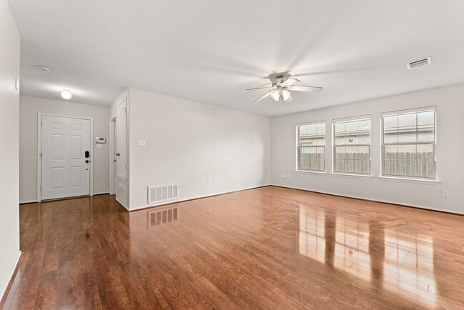 Building Photo - Westwood Subdivision / One Story / Culdesac / Ref, Washer & Dryer / Leander Schools