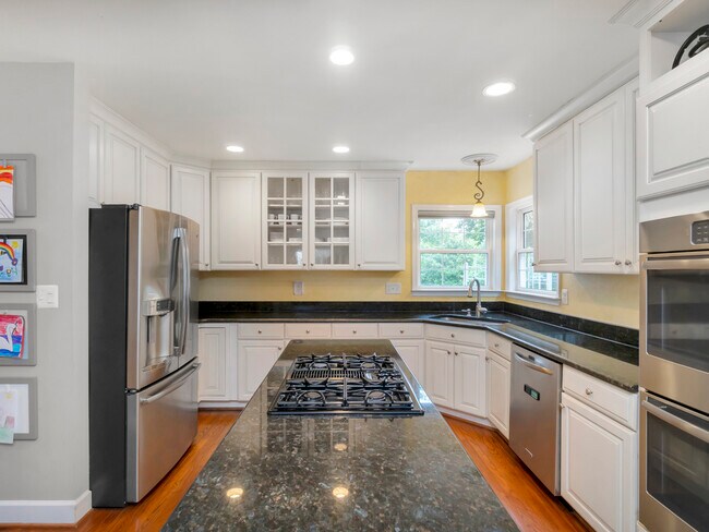 Building Photo - 21324 Comus Ct