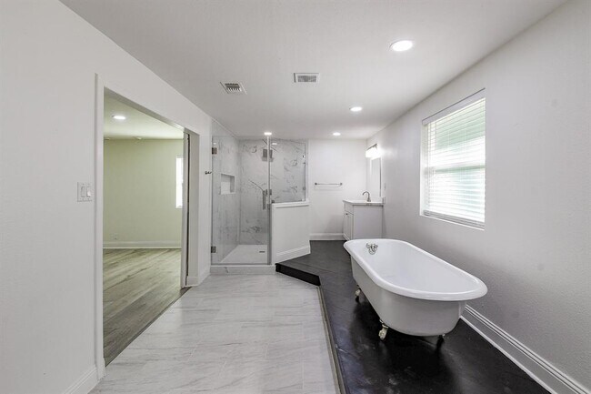 Building Photo - 527 FM 787