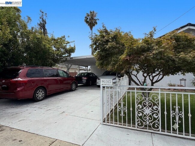 Building Photo - 40143 Spady St