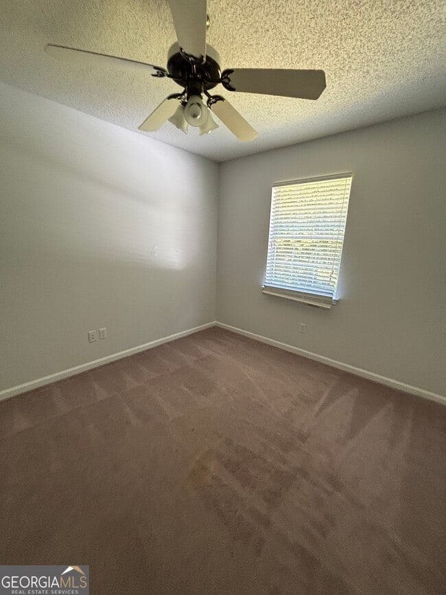 Building Photo - 303 Foxwood Dr