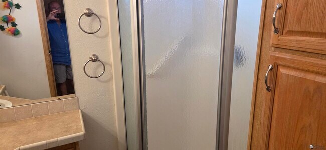 Building Photo - 5707 E 32nd St