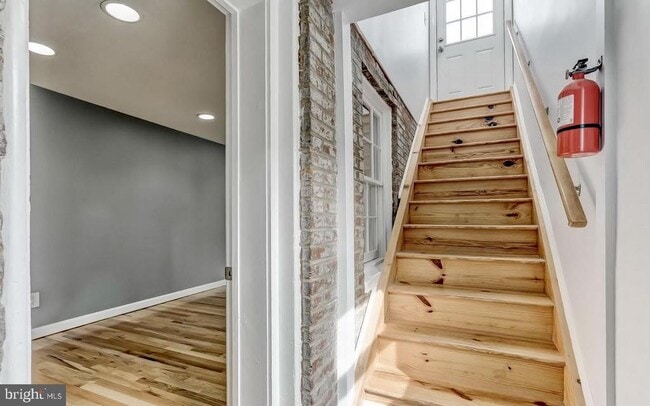 Building Photo - 1049 S Charles St