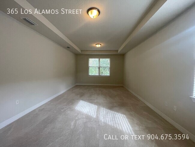 Building Photo - 365 Los Alamos St