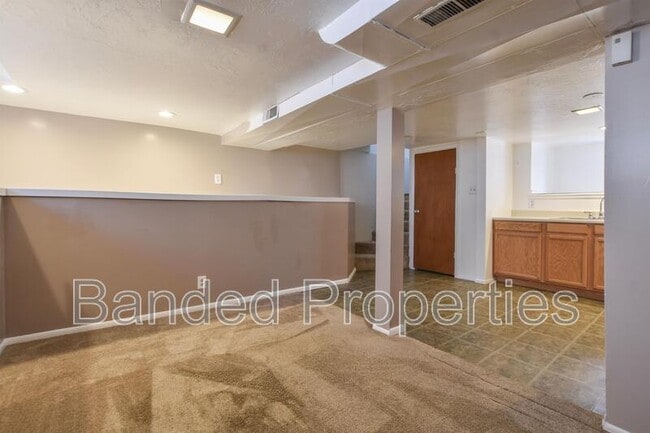 Building Photo - 665 E Garfield Ave