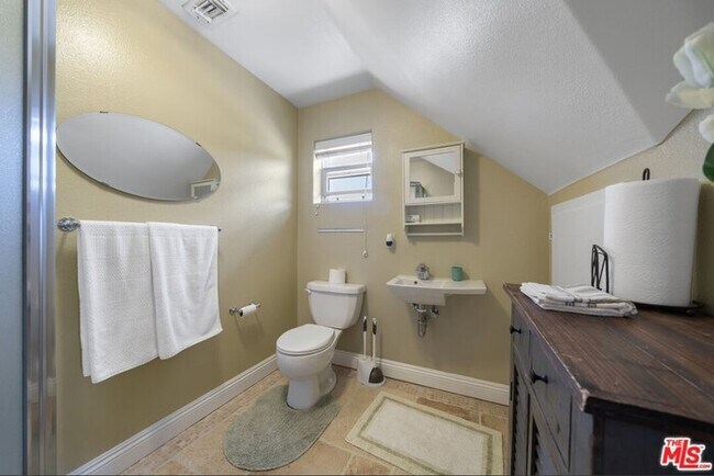 Building Photo - Furnished 4BR Mountain View Home with Garage