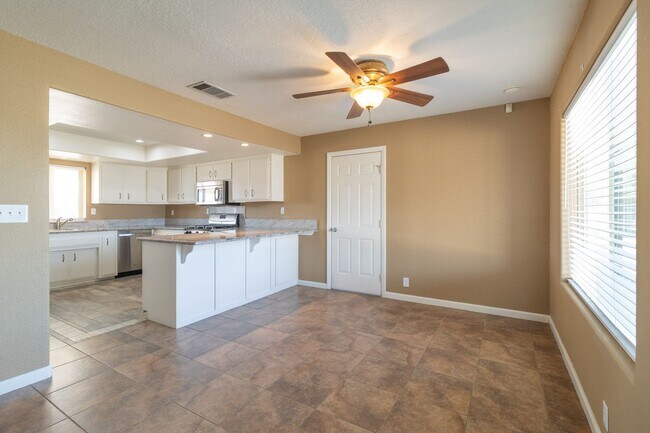 Building Photo - 21148 Rosewood St