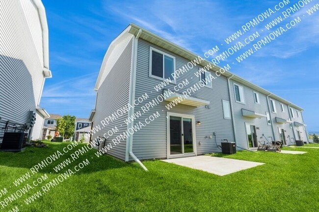 Building Photo - 706 Umbra Pl