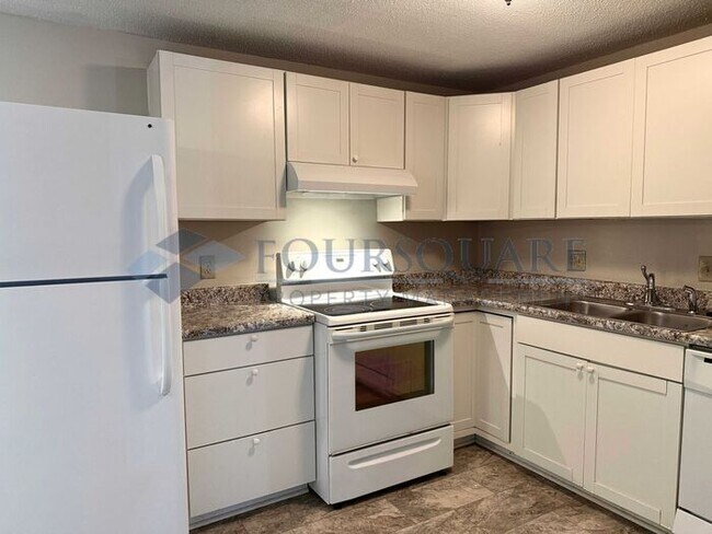 Building Photo - Cozy 4-Bed / 2-Bath Home with Main-Level Bedrooms, Large Backyard & Corner Lot , Near Shelley Lake