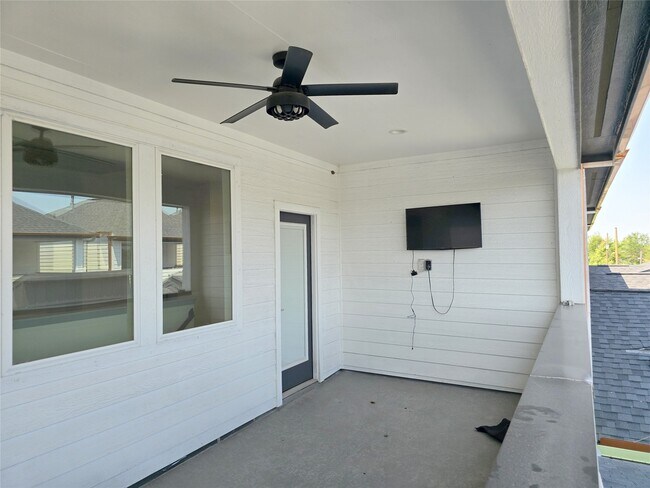 Building Photo - 611 Emile St