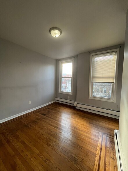 Building Photo - 43 Storms Ave