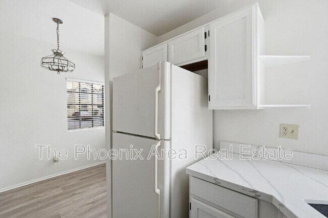 Building Photo - 930 N Mesa Dr