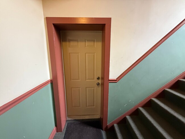 Building Photo - Charming 1-Bedroom apartment in Logan Square!