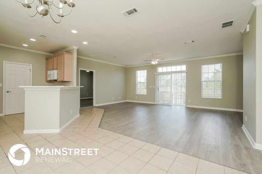 Building Photo - 603 E 8th St