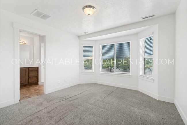 Building Photo - 345 W Park View Ln