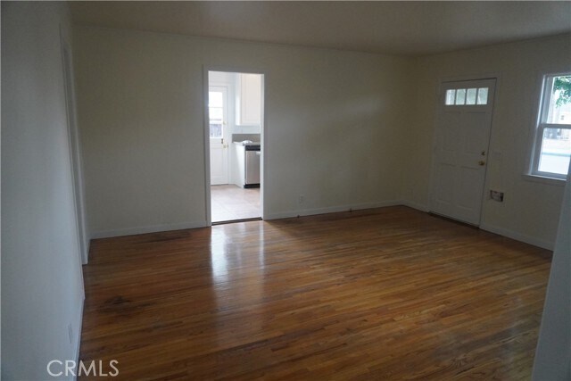 Building Photo - 2528 W Flower Ave