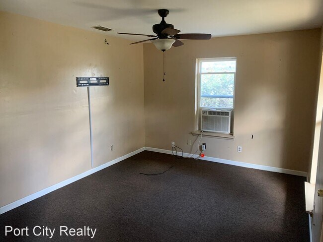 Building Photo - 3 br, 1 bath House - 4822 Gloria Drive