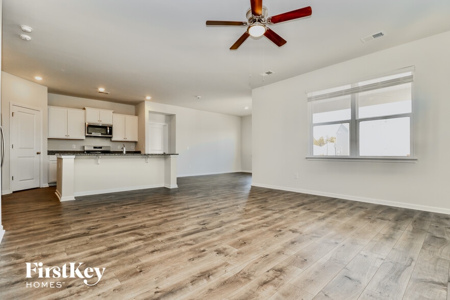 Building Photo - 407 Bering Ln