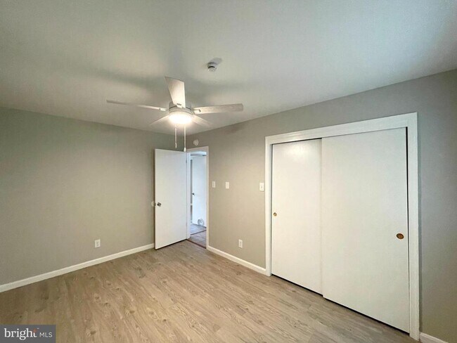 Building Photo - 10960 Earnshaw Ln