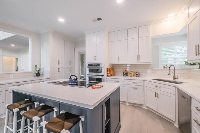 Building Photo - 1319 Hannington Dr