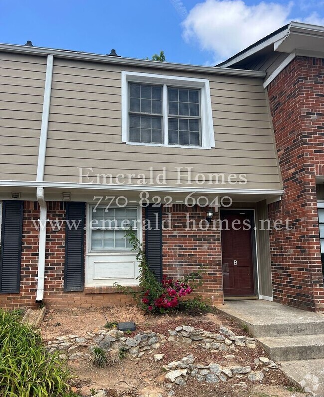 Building Photo - READY NOW!! 2 bedroom 1.5 bathroom in Snel...