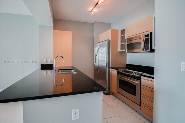 Building Photo - 951 Brickell Ave