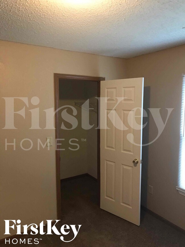 Building Photo - 17812 Sanibel Cir