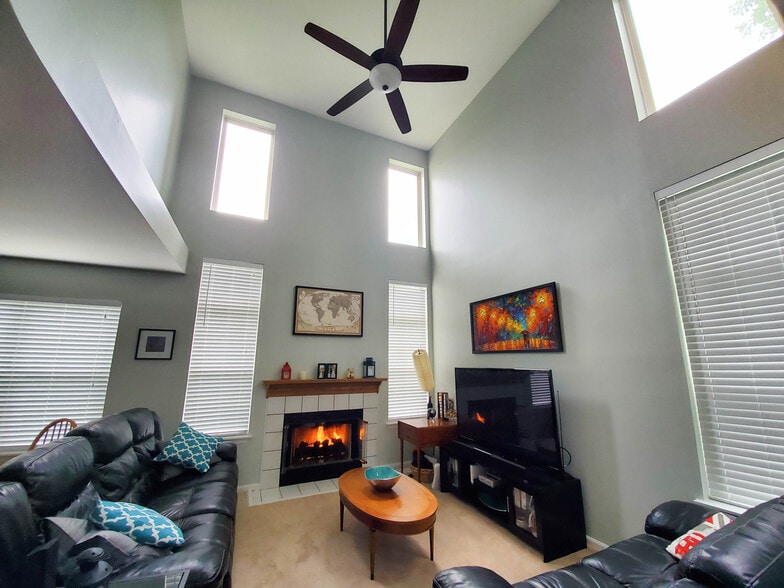 Family room - 344 S Lancelot Ln