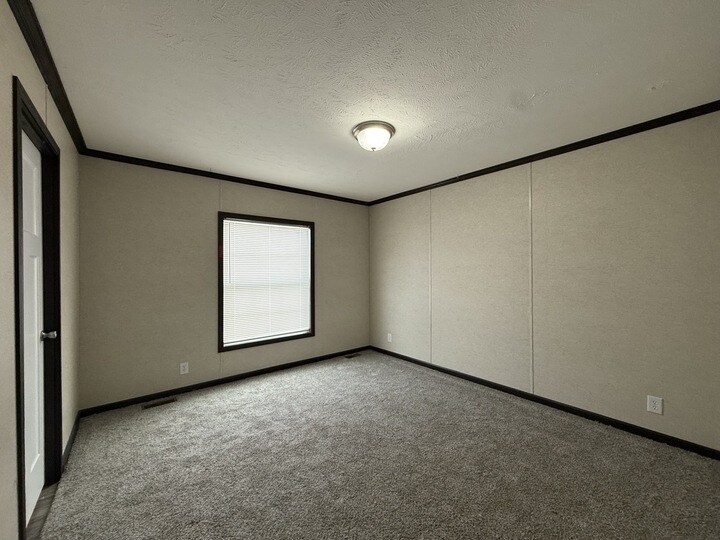 Building Photo - 10610 State Rte 762