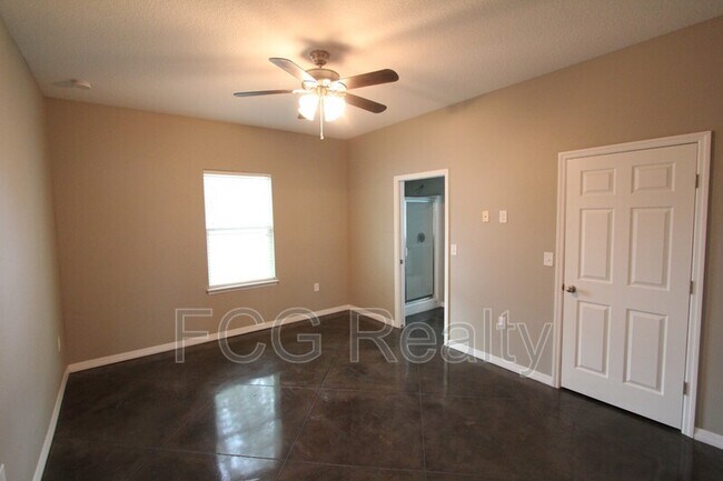 Building Photo - 2857 Whispering Trails Dr
