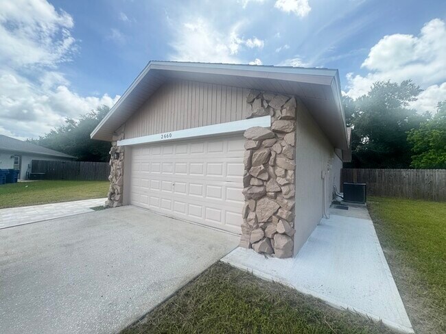 Building Photo - Fully Renovated Palm Harbor Home
