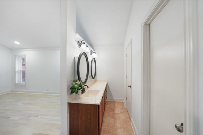 Building Photo - 3609 Brookshire Dr