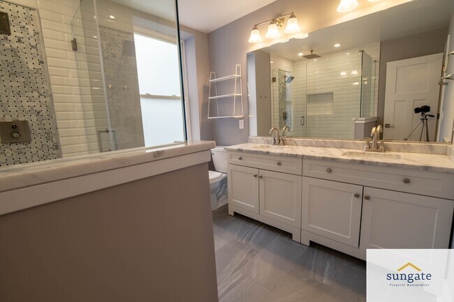 Building Photo - 1125 S Clinton St