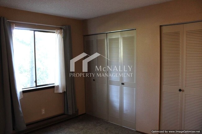 Building Photo - 1 Bedroom, 1 Bathroom Condo – Approx. 605 Sq. Ft.