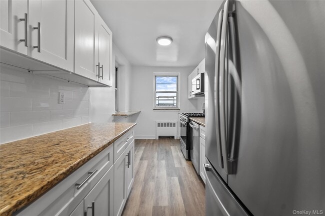 Building Photo - 730 Pelham Rd