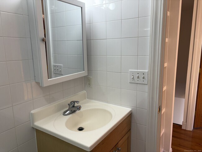 Building Photo - 88 Garden Dr