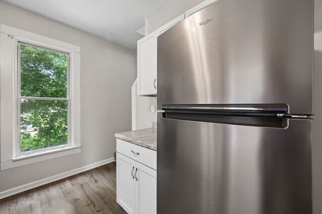 Building Photo - 3 Bed, 1 Bath Home with Fenced Backyard | Fresh Updates Throughout | Newark, OH
