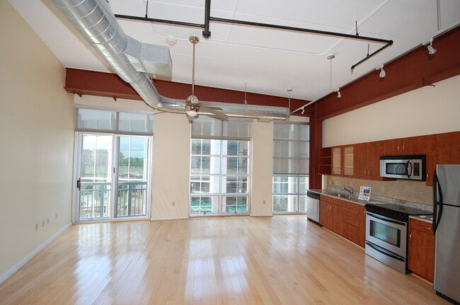 Building Photo - 221 Market St