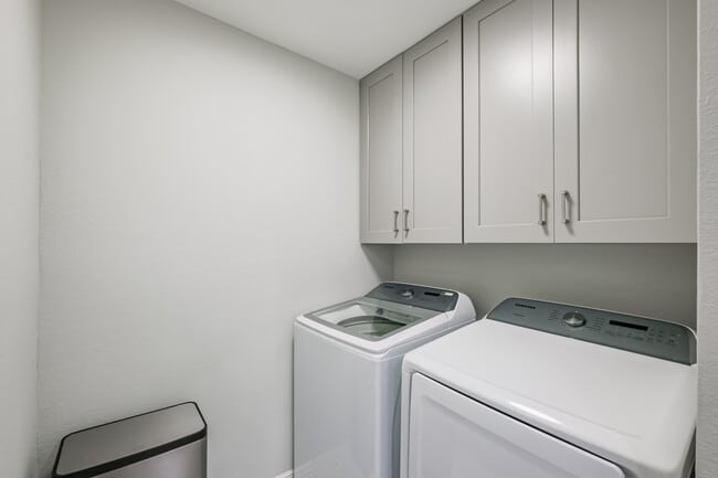 Clean Laundrant room - 11643 Village Place Dr