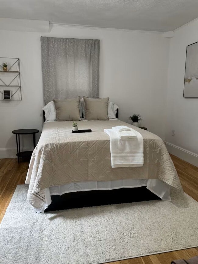 Building Photo - 10 Cranch St