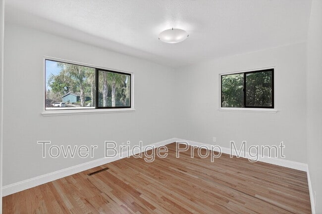 Building Photo - 3937 Orangewood Dr