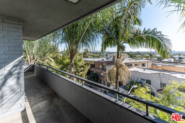 Building Photo - 8401 Fountain Ave