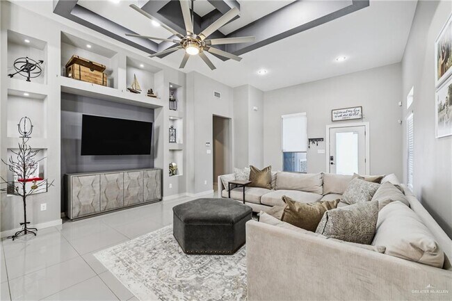 Building Photo - 921 Casa Blanca Dr