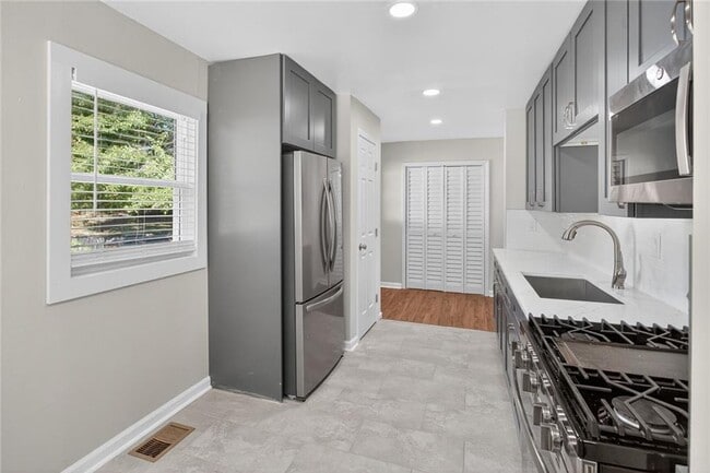 Building Photo - 475 Center Hill Ave NW