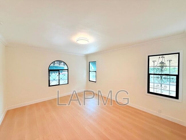Building Photo - 6130 Whitsett Ave
