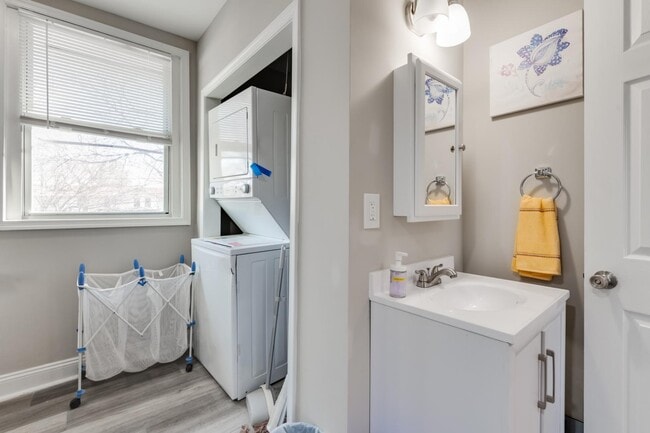 Building Photo - 407 N 3 1/2 Ave