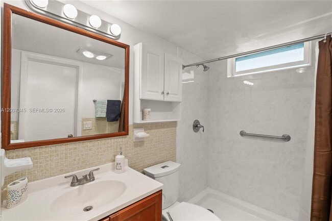 Building Photo - 2861 Leonard Dr