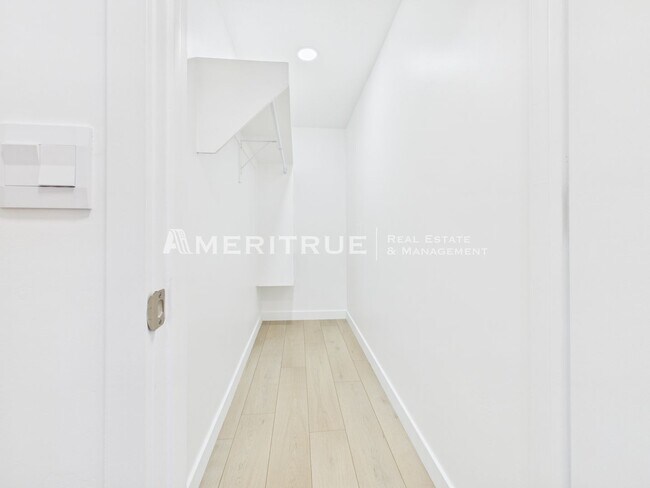 Building Photo - 1868 E 640 N