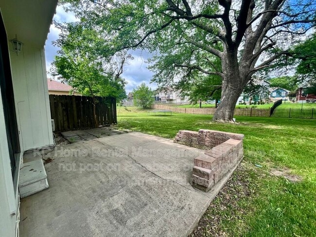 Building Photo - 3868 SW Harbor Dr